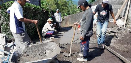 Pengerjaan Jalan Rabat Beton Menuju Pelaba Pura Banjar Kerobokan Tuntas dalam Lima Hari